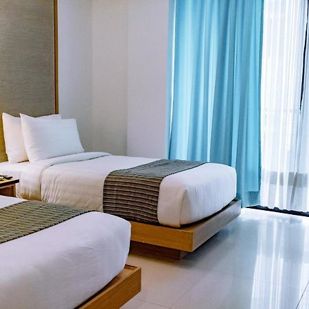 Crown Regency Courtyard Resort Balabag  Dış mekan fotoğraf