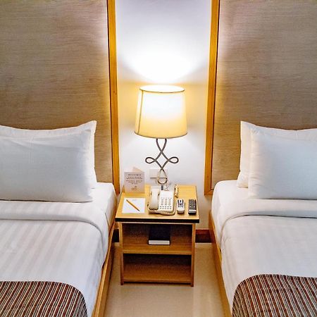 Crown Regency Courtyard Resort Balabag  Dış mekan fotoğraf