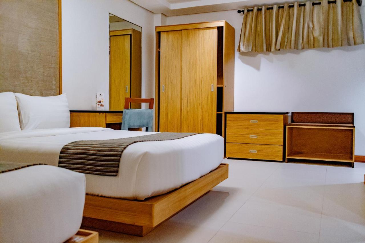 Crown Regency Courtyard Resort Balabag  Dış mekan fotoğraf