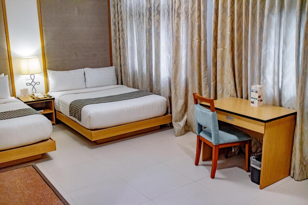 Crown Regency Courtyard Resort Balabag  Dış mekan fotoğraf