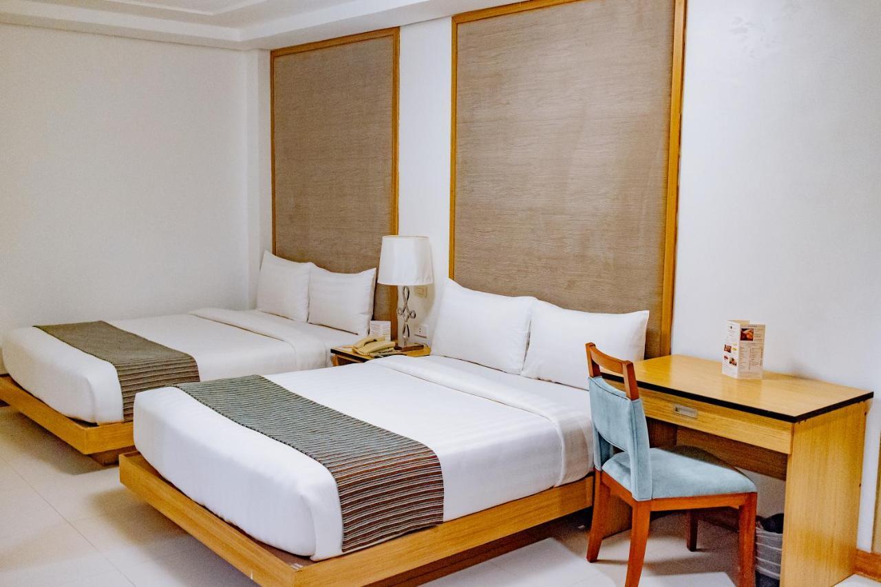 Crown Regency Courtyard Resort Balabag  Dış mekan fotoğraf