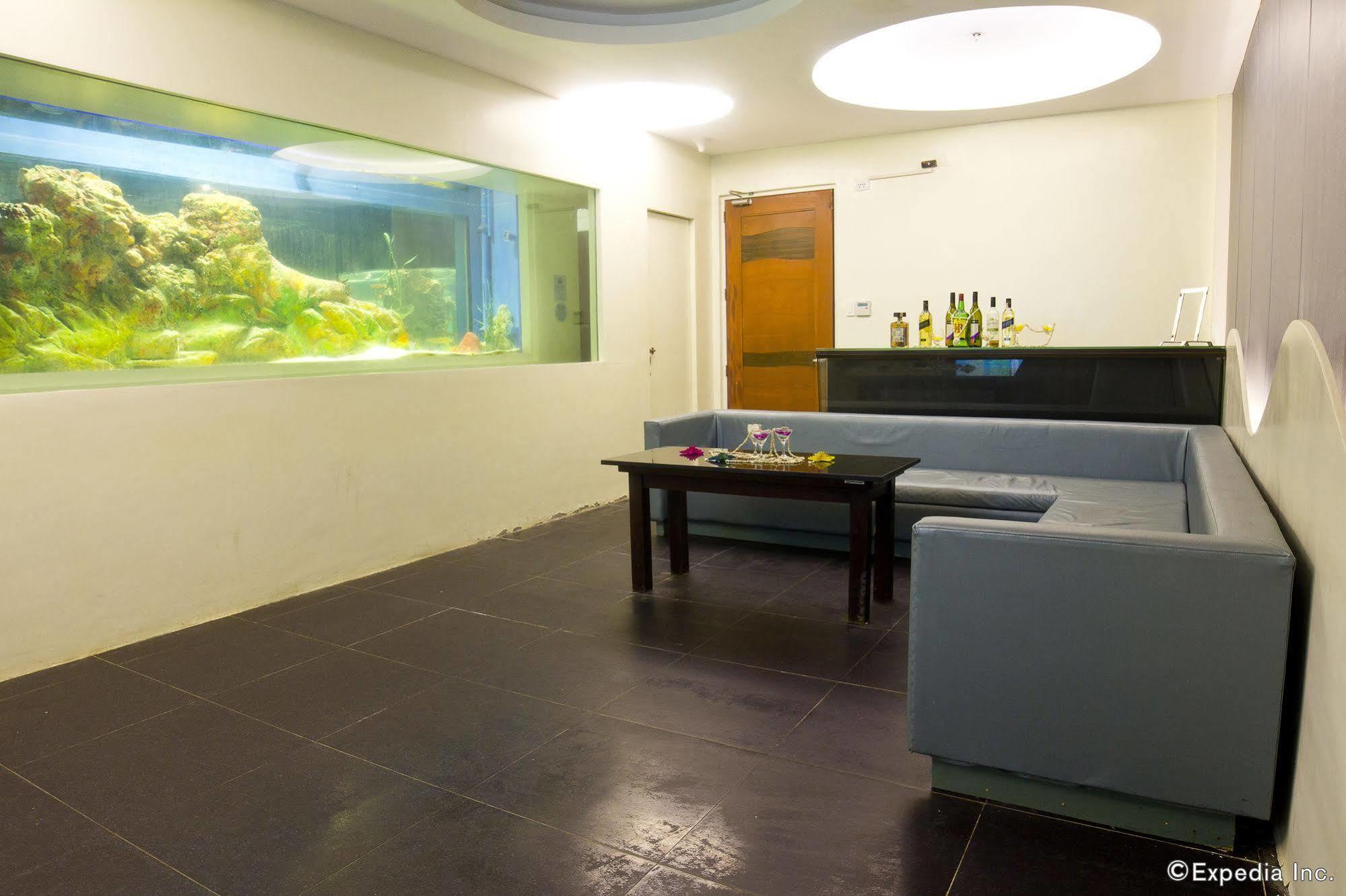 Crown Regency Courtyard Resort Balabag  Dış mekan fotoğraf