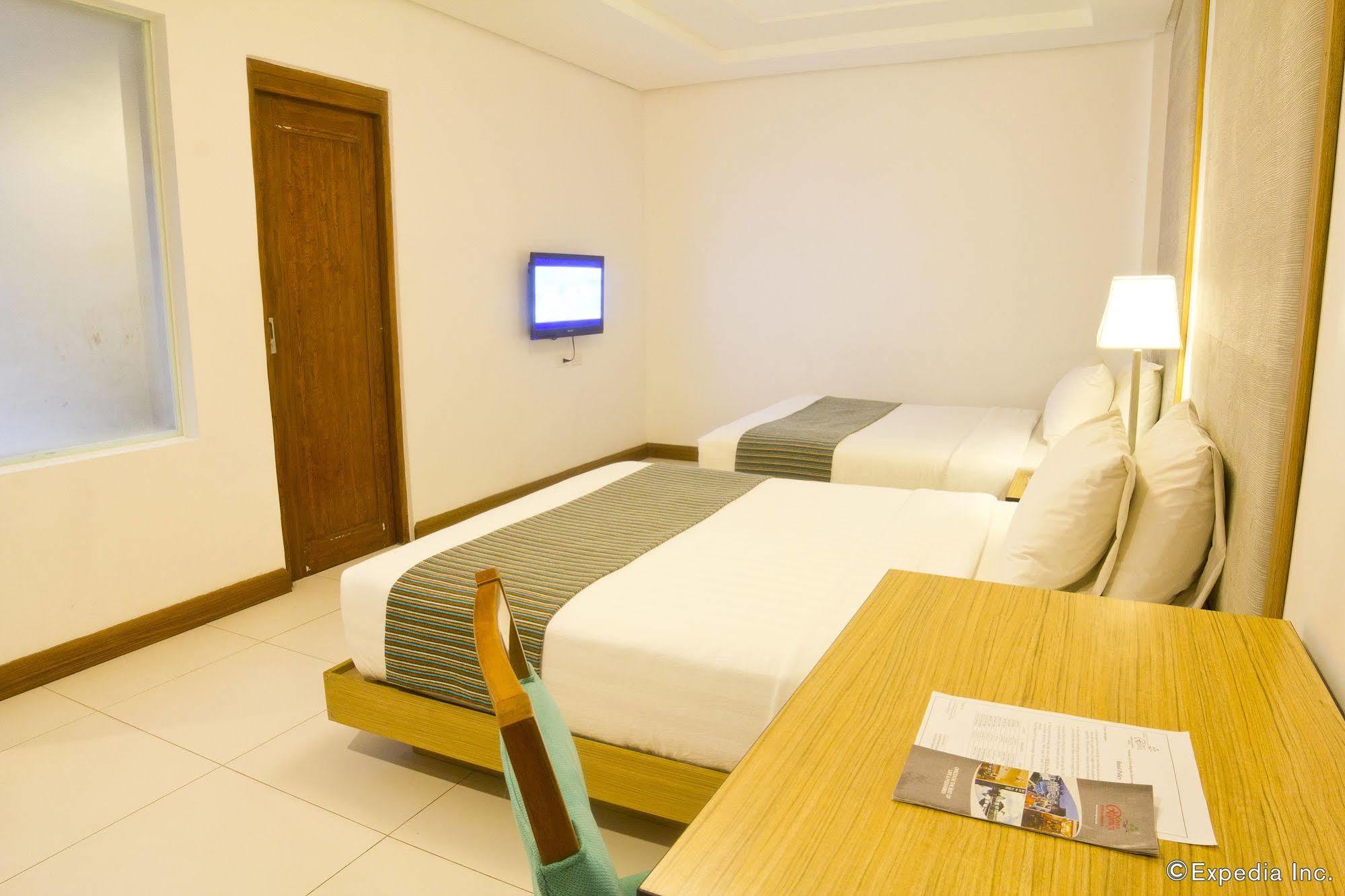 Crown Regency Courtyard Resort Balabag  Dış mekan fotoğraf