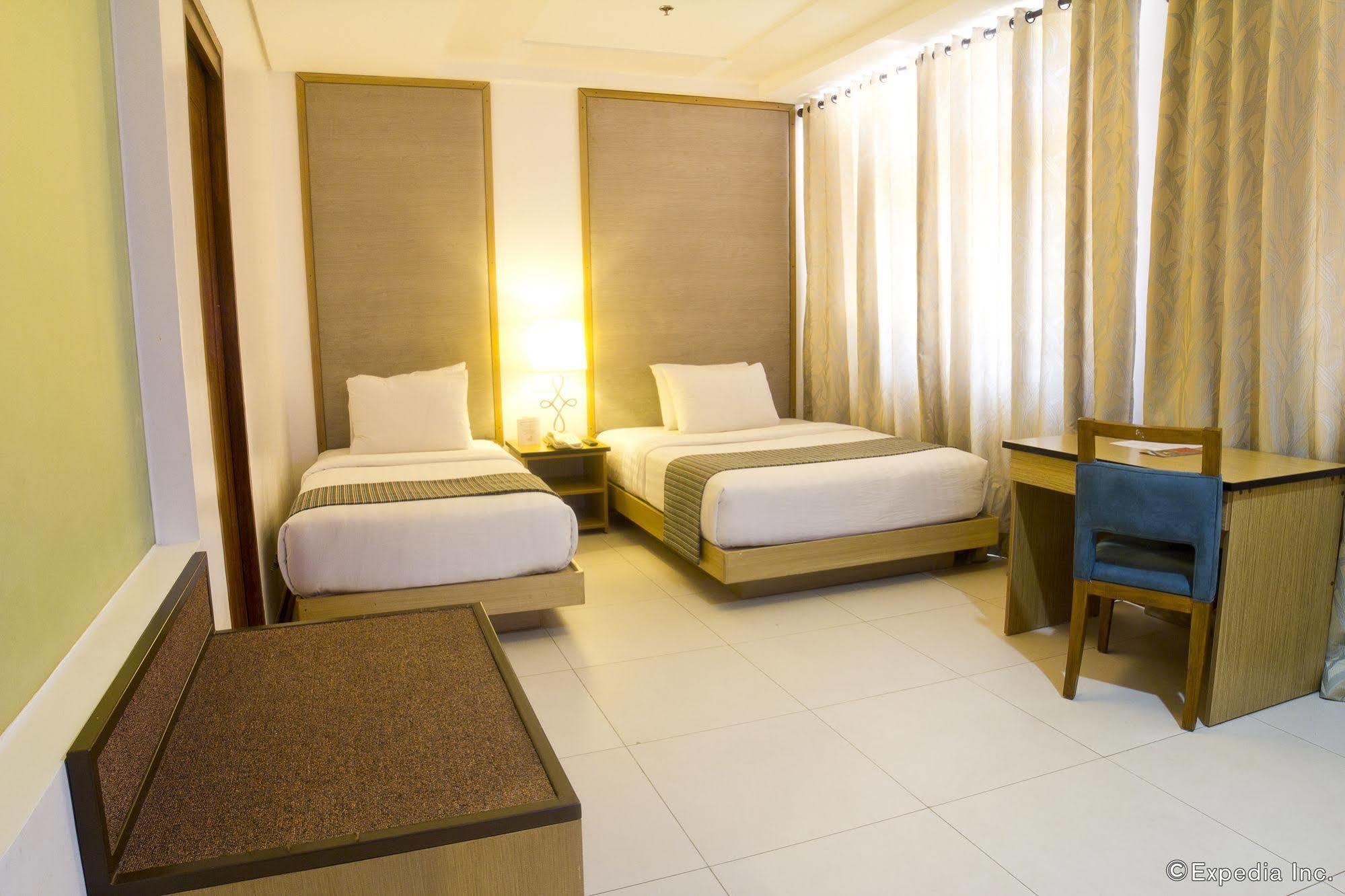 Crown Regency Courtyard Resort Balabag  Dış mekan fotoğraf