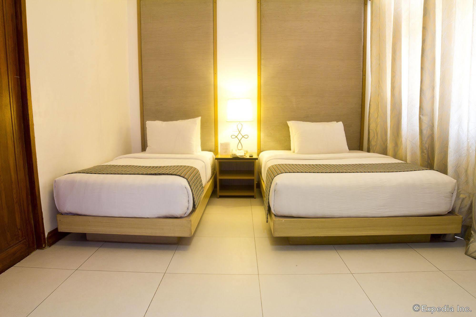 Crown Regency Courtyard Resort Balabag  Dış mekan fotoğraf