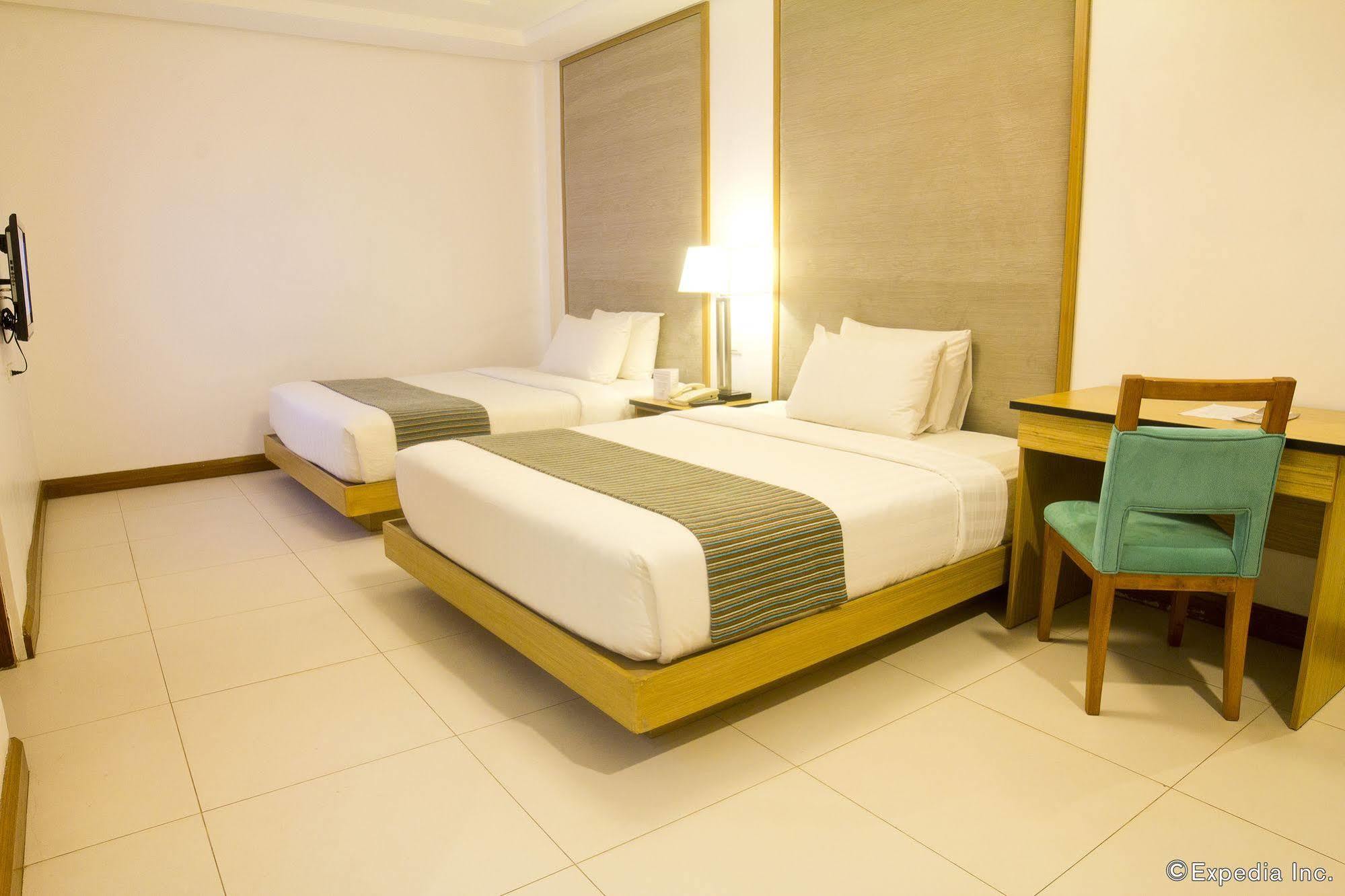 Crown Regency Courtyard Resort Balabag  Dış mekan fotoğraf