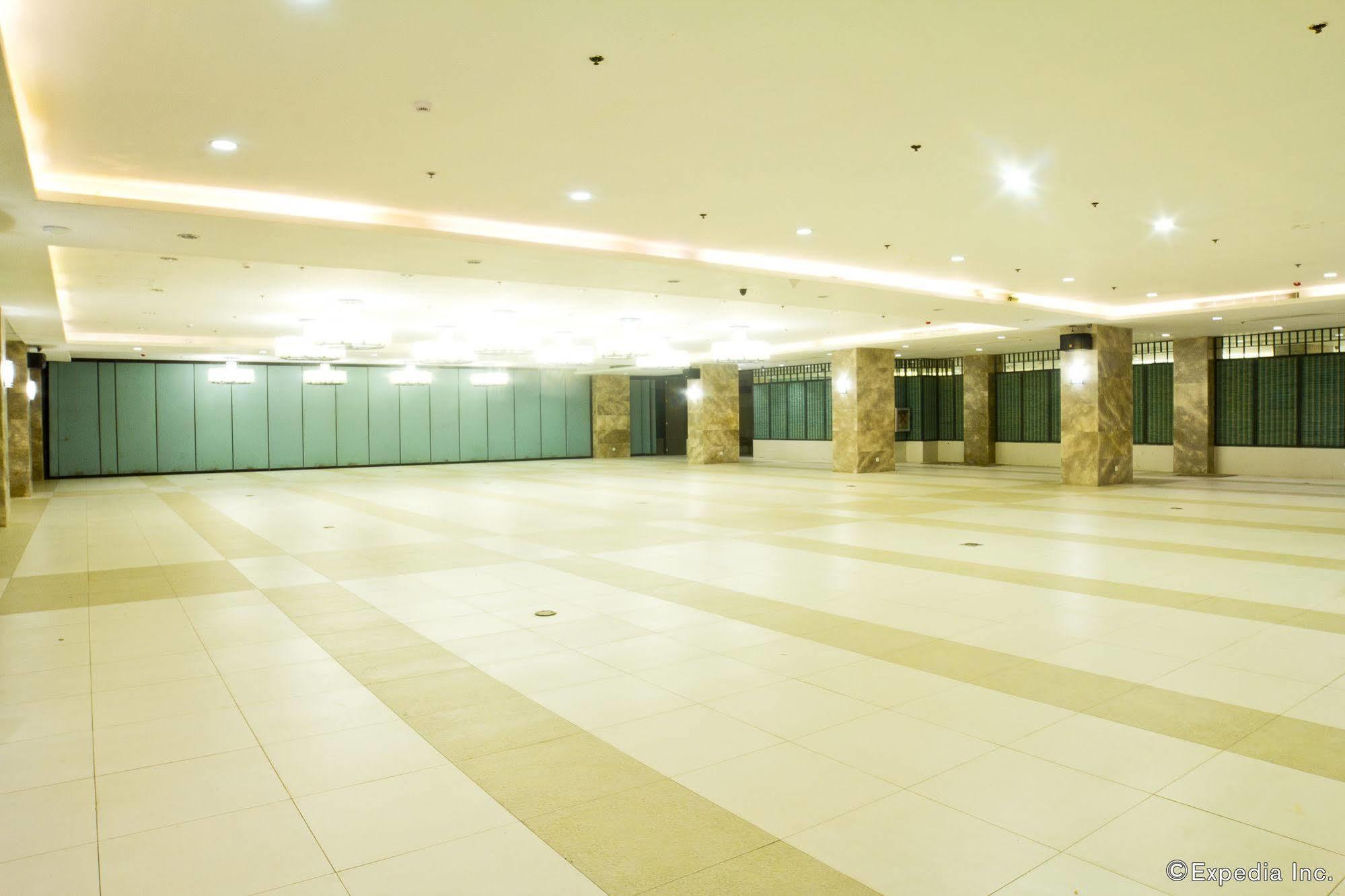 Crown Regency Courtyard Resort Balabag  Dış mekan fotoğraf